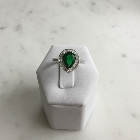 Sale $30! Sterling Pear Shape Halo Emerald Cz Ring. - Picture 6 of 16